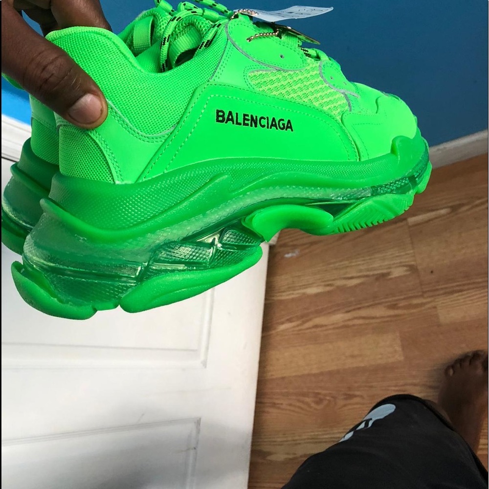 Shoes - Picture 2 of 5